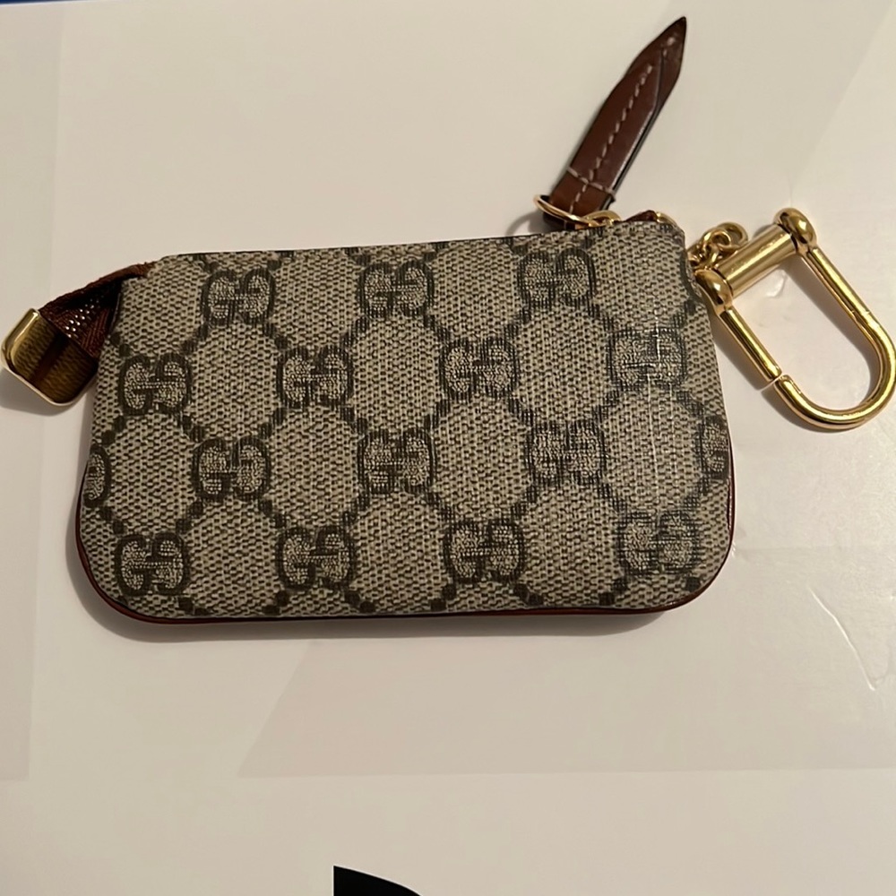 Gucci Supreme pouch